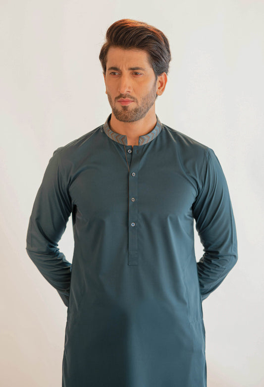 Versatile Kurta Shalwar Sets in Sophisticated Black and Pristine White